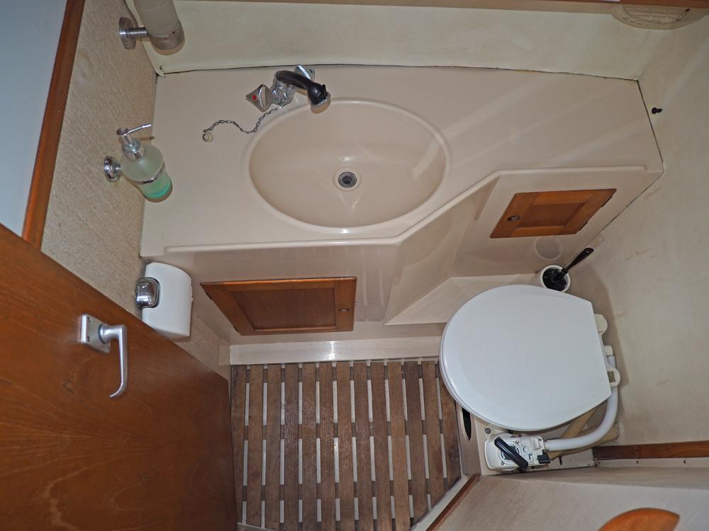 Salon, Accommodatie